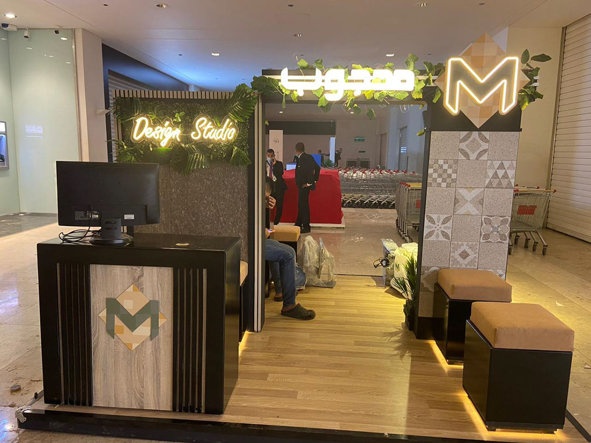 Custom Flooring Standing Booth