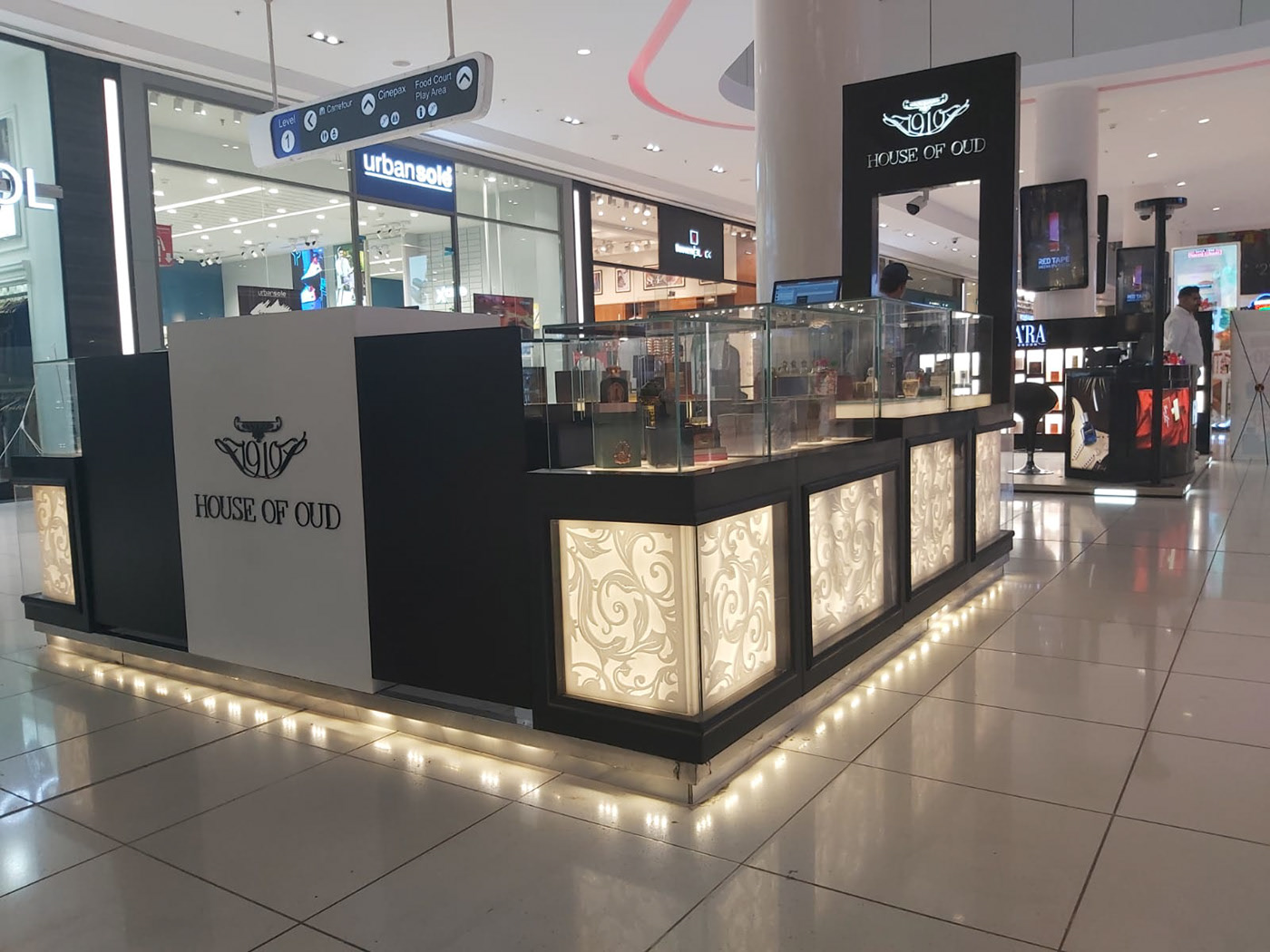  Elegant Perfume Display Booth 