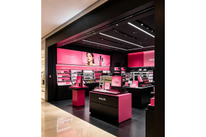 Custom Mall Beauty Kiosk & Full Store Display Fixtures