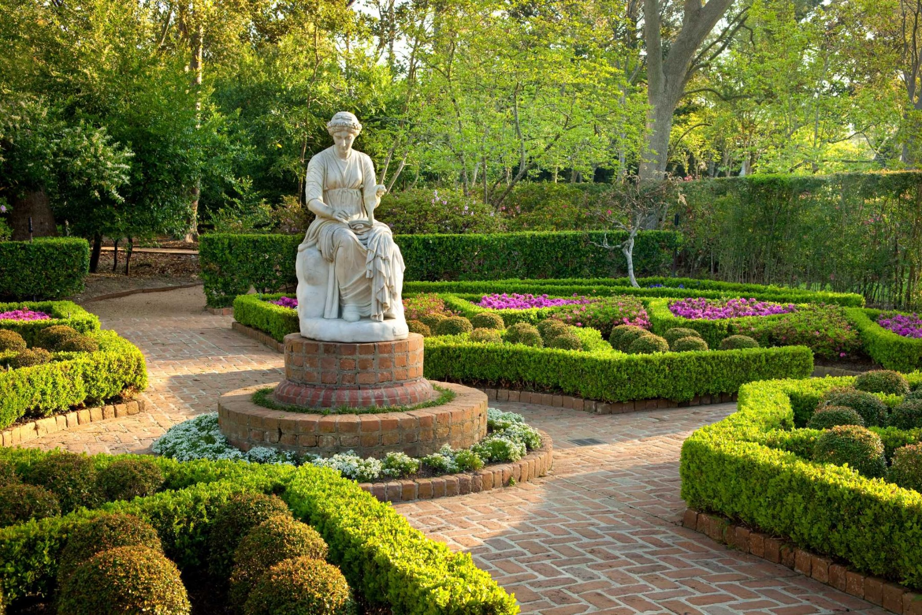 garden statues