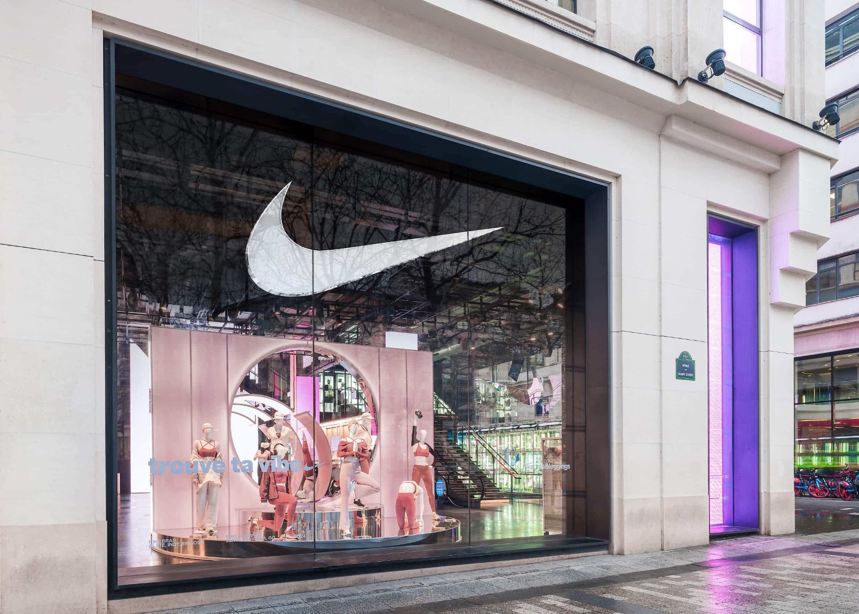 purple pink store design