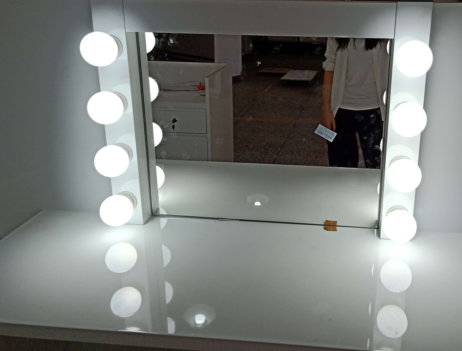 eyebrow threading kiosk