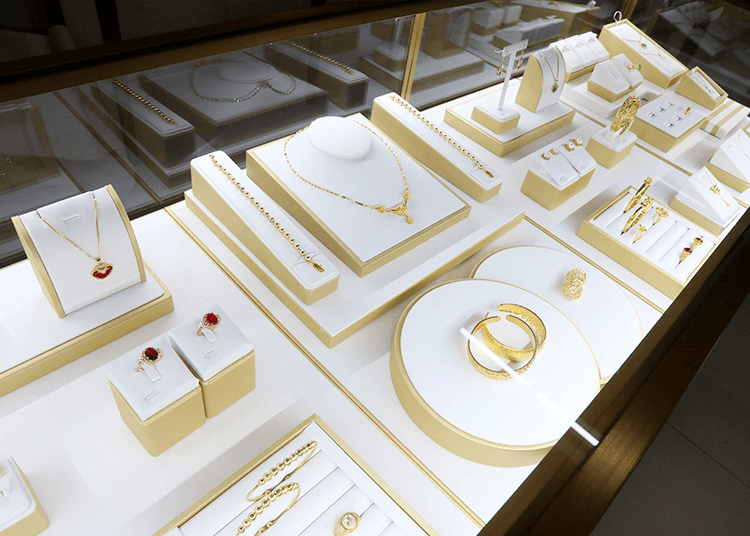 jewelry props