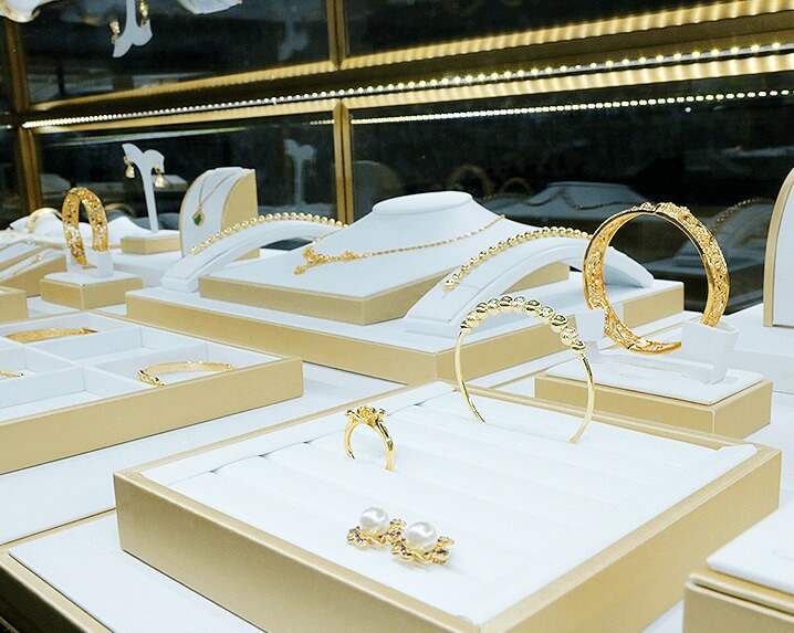 jewelry store display