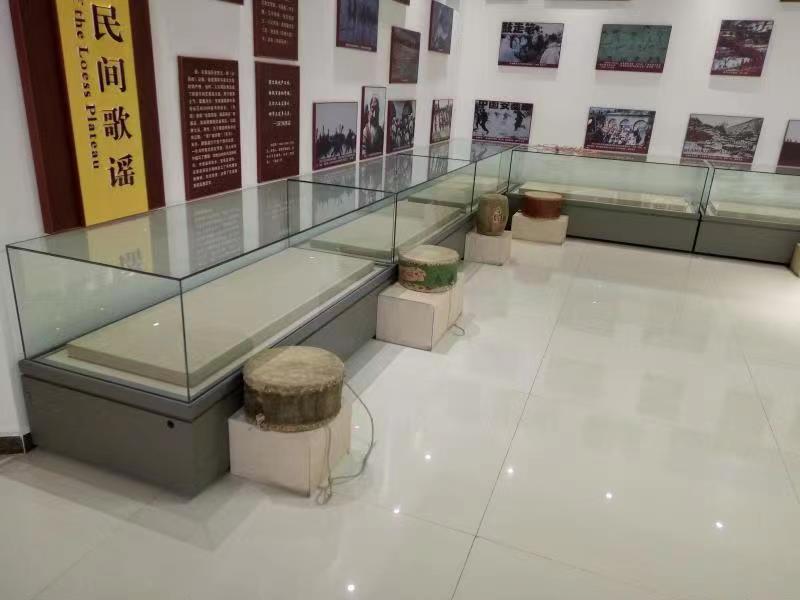 museum display cabinet