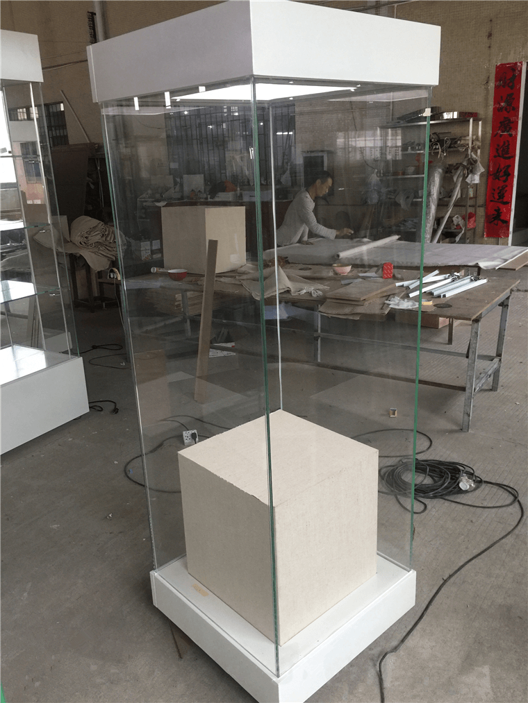 high-end glass showase