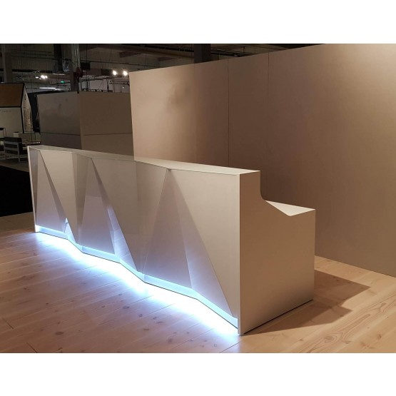 ant geometric desk