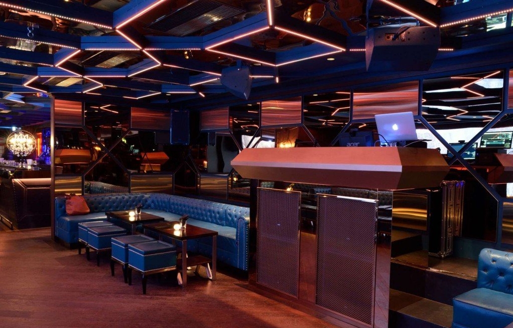 bar