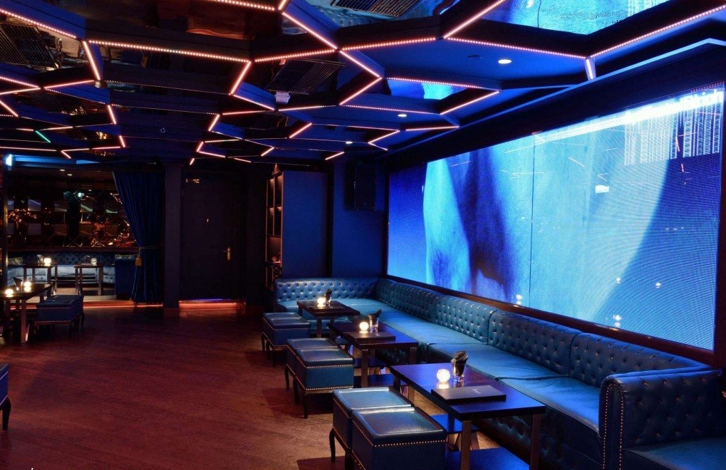bar