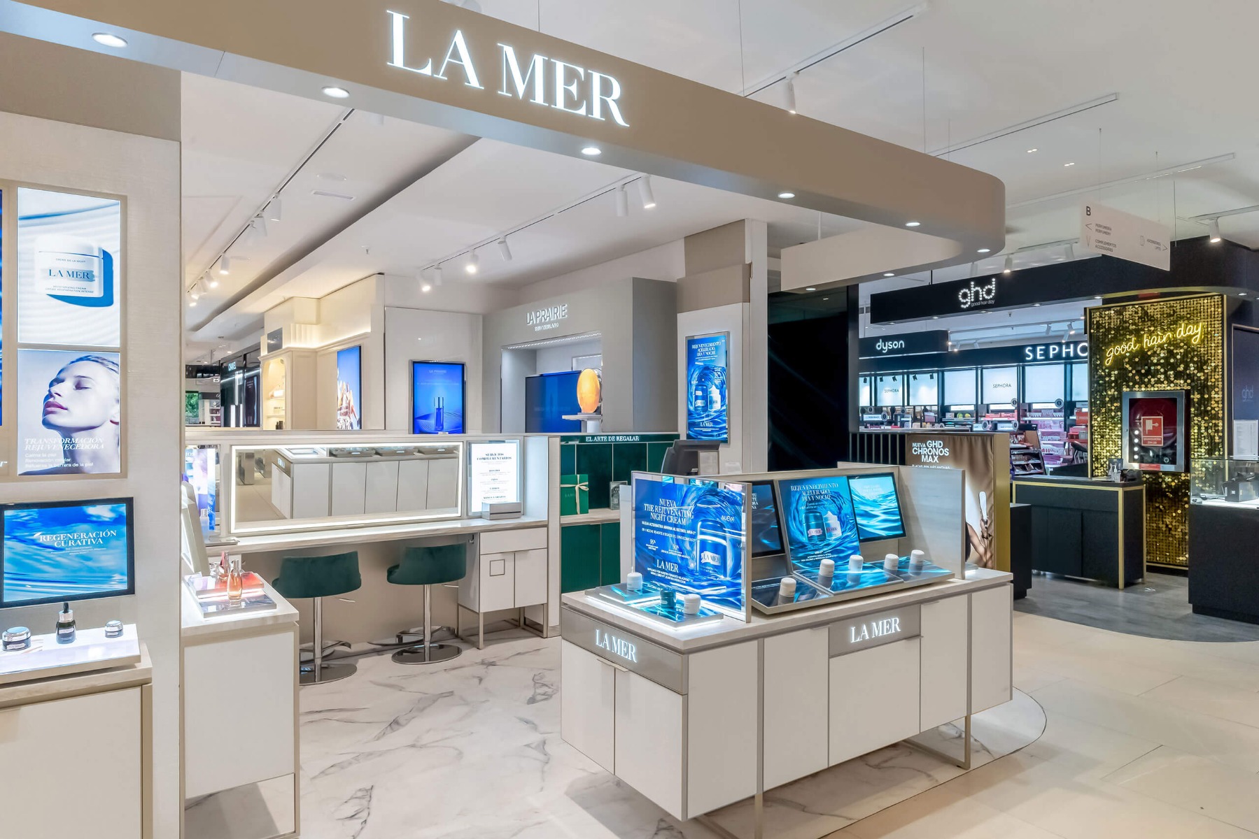 cosmetic stand display