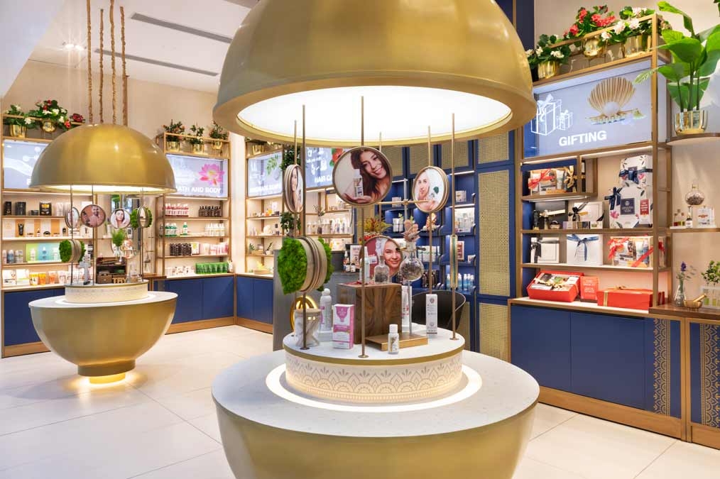 perfume showcase