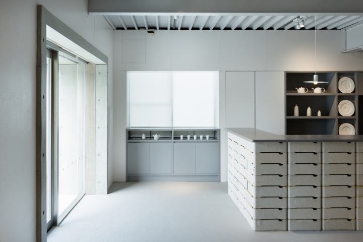 Porcelain store design