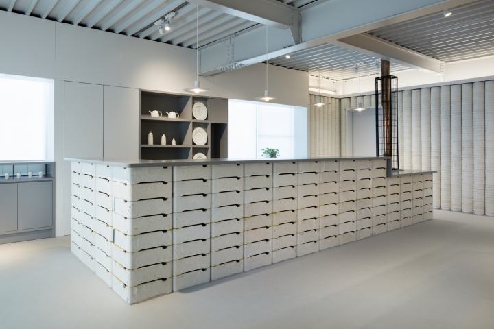 Porcelain store design