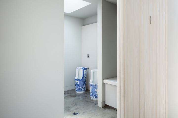 Porcelain store design