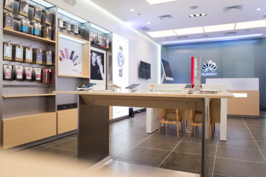 cell phone store display