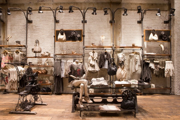 3 Popular Clothes Store Decoration Styles