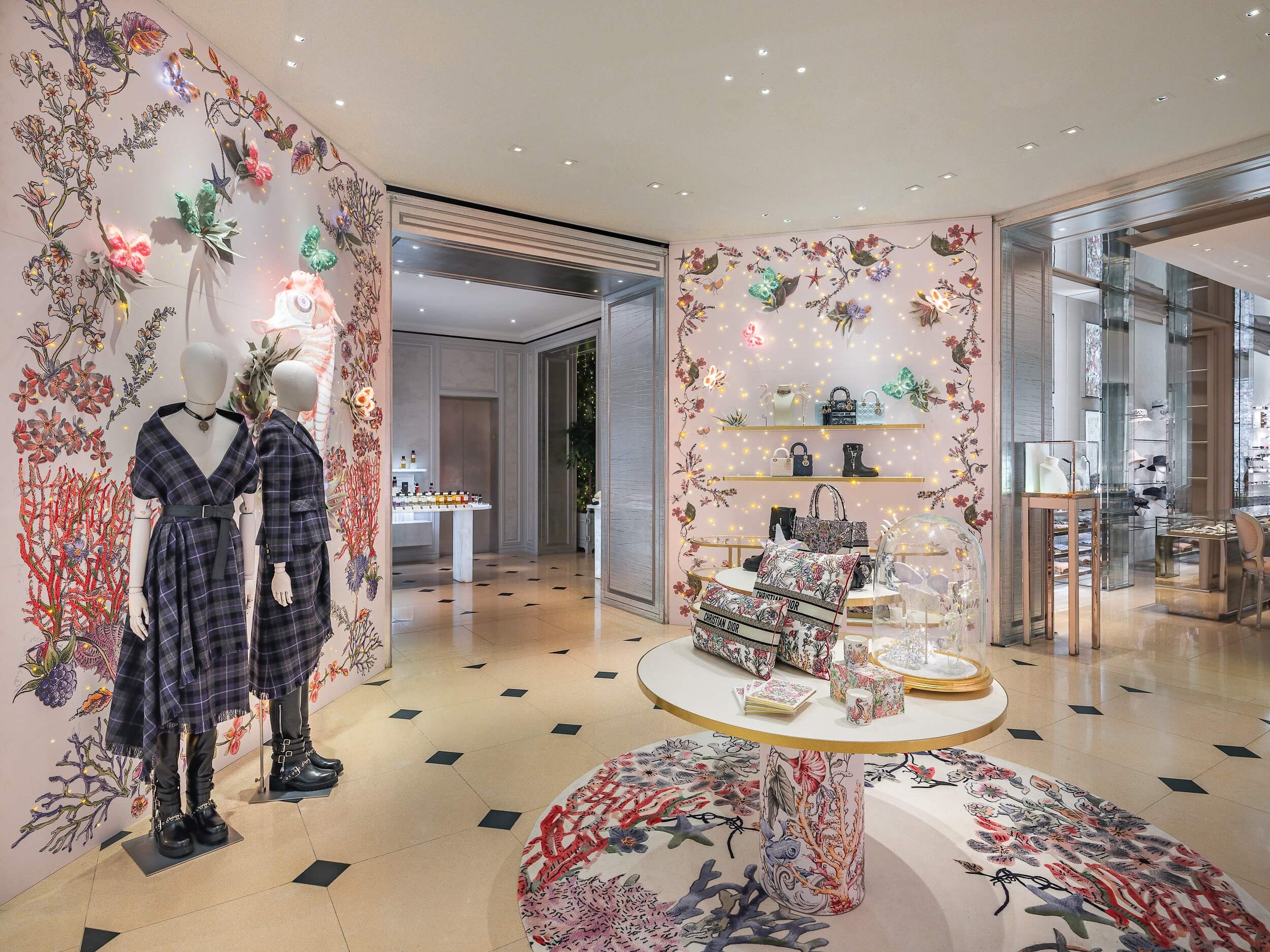 Christian Dior Handbag & Jewelry Store Design Ideas