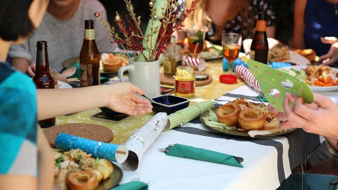 HOW TO RUN A RETAIL FOOD RESTAURANT  