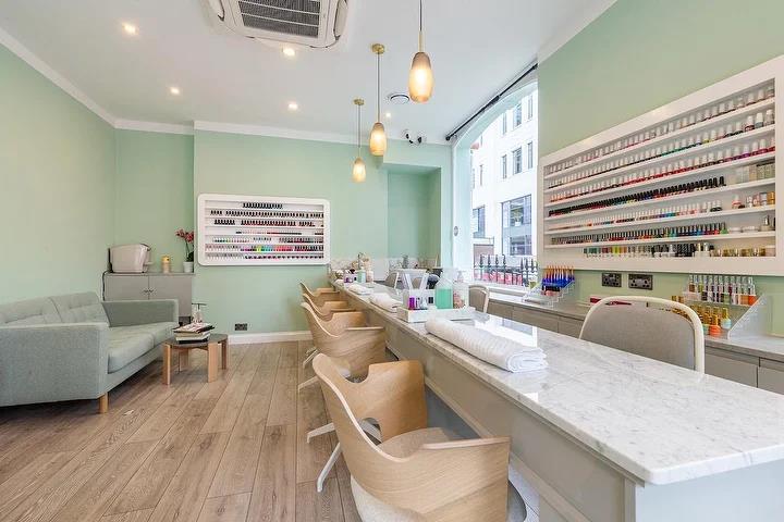 7 Practical Ideas on Nail Salon Decoration