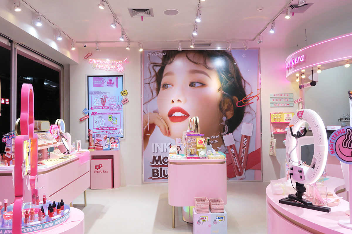 Top 6 Skills of a Cosmetic Shop Decoration