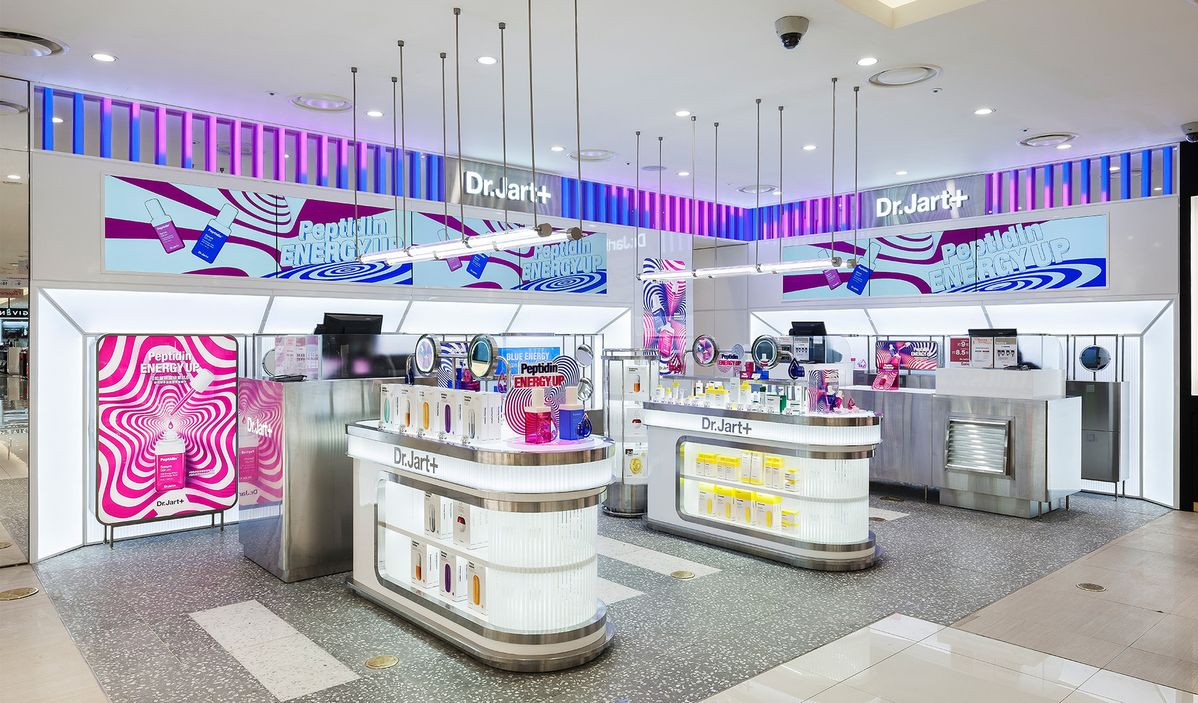 How do Cosmetics Stores Choose Furniture?