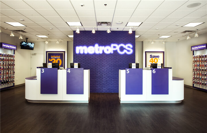 mobile phone case store design