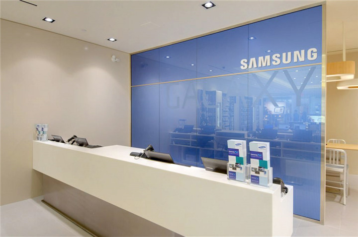 iStore Front Desk Design
