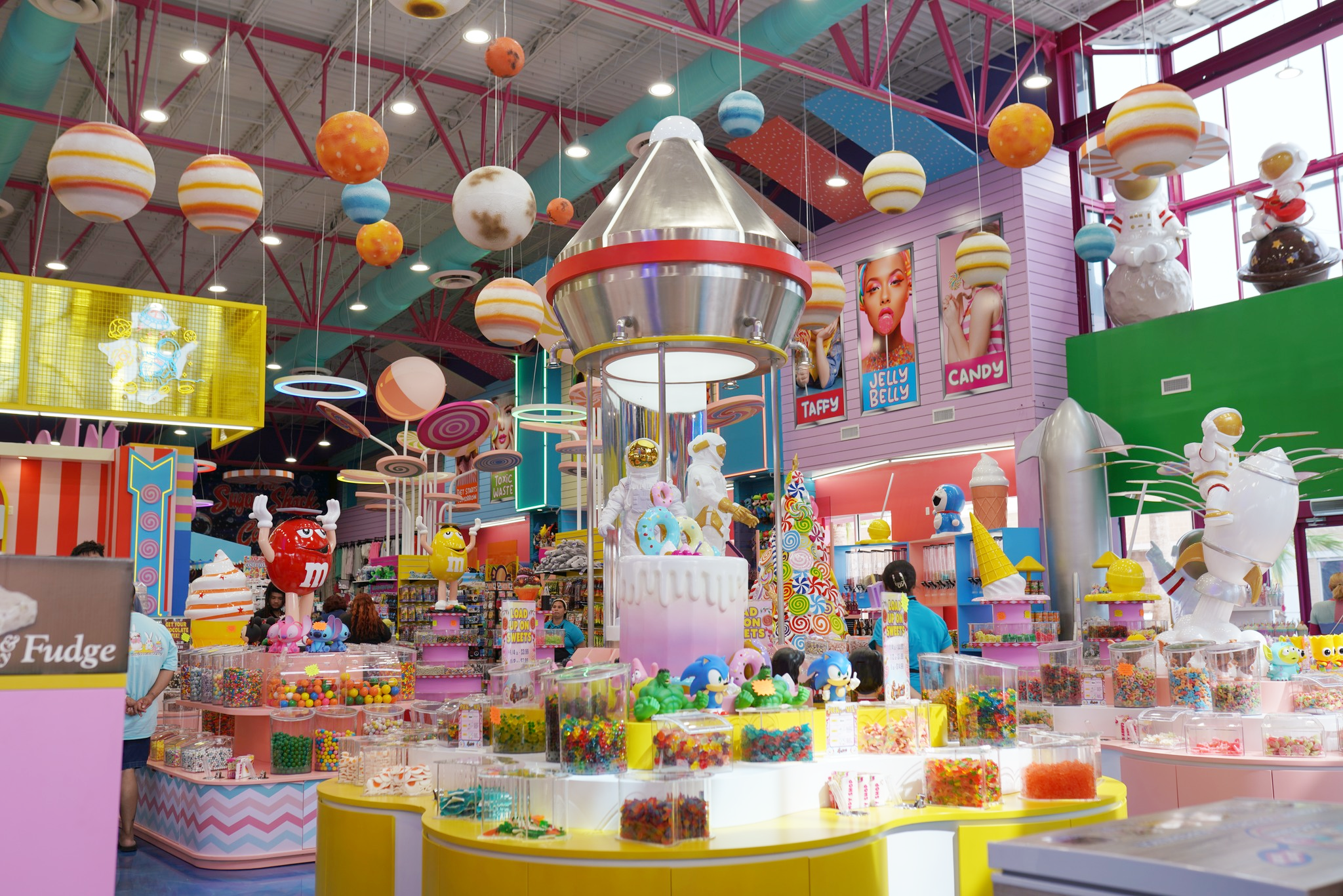 Do we still Necessary to Open Physical Stores in the Internet age?