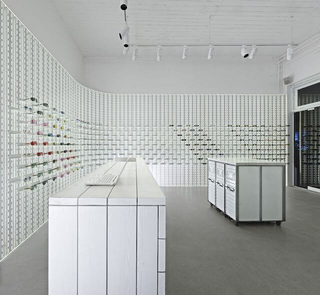 frame displays fixtures