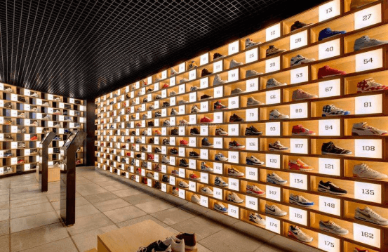 shoe shop display 