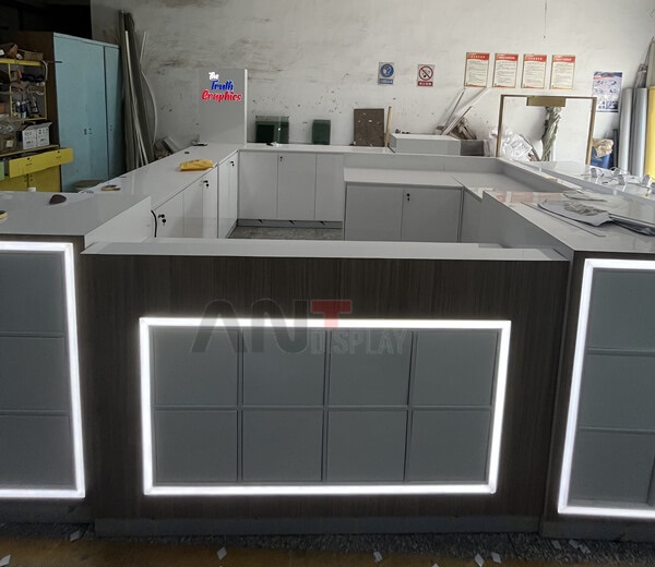 t-shirt kiosk design