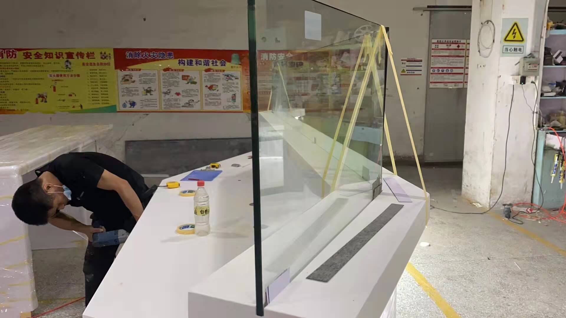 glass dam-board