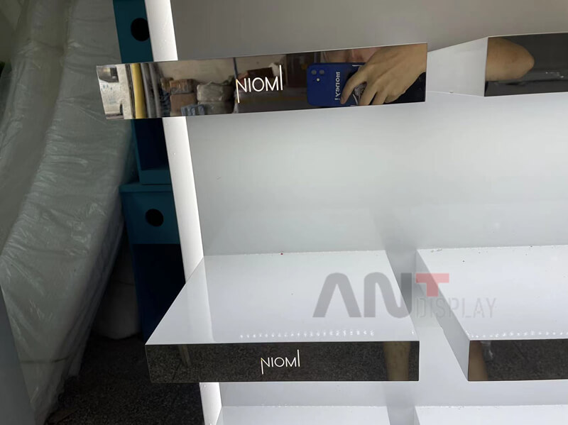 eyebrow threading kiosk