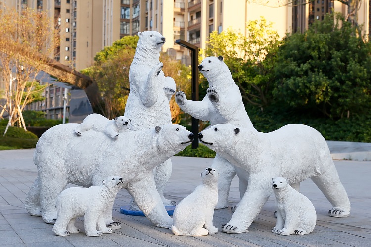 OUTDOOR BEAR MODEL