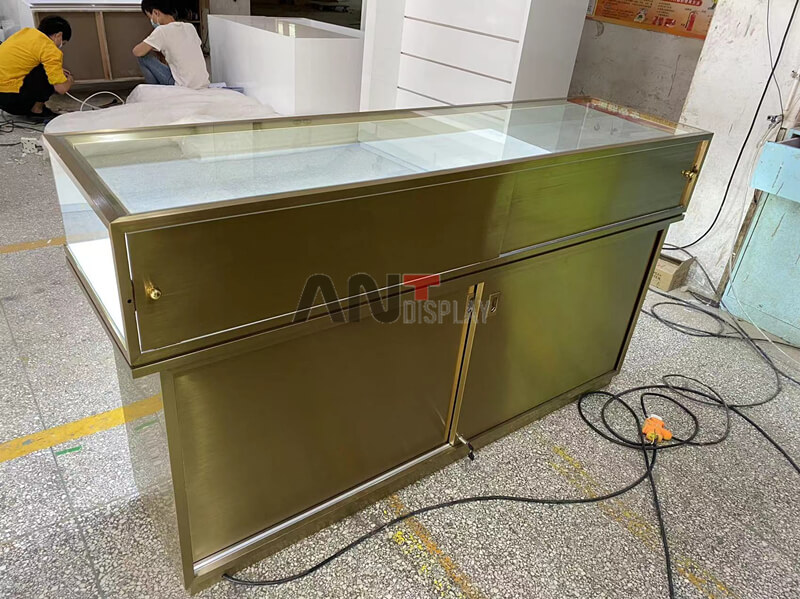 high-end jewelry stand