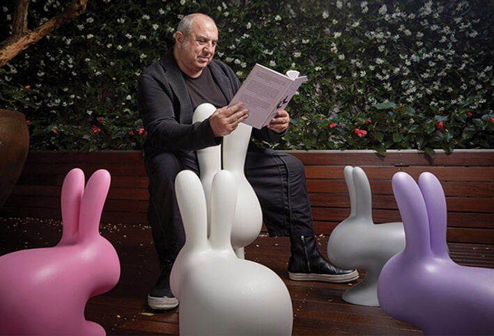 rabbit stand