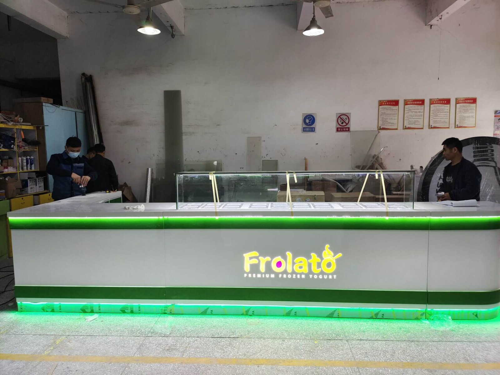 frozen yogurt shop counter 