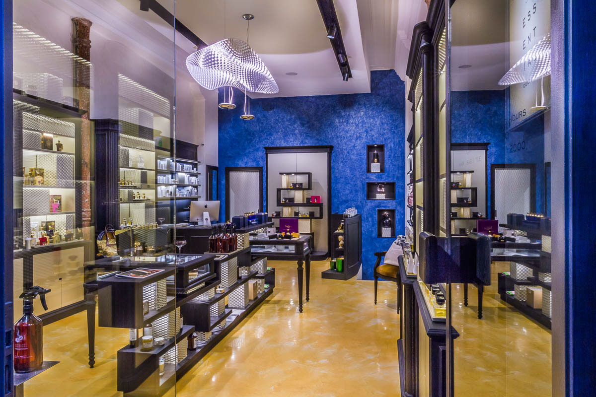 High-Quality Perfume Shop Decoration Design