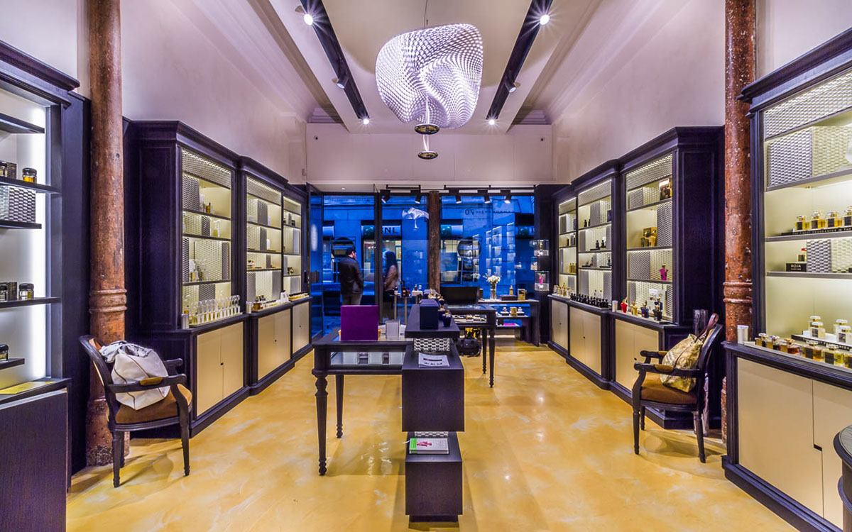 High-Quality Perfume Shop Decoration Design