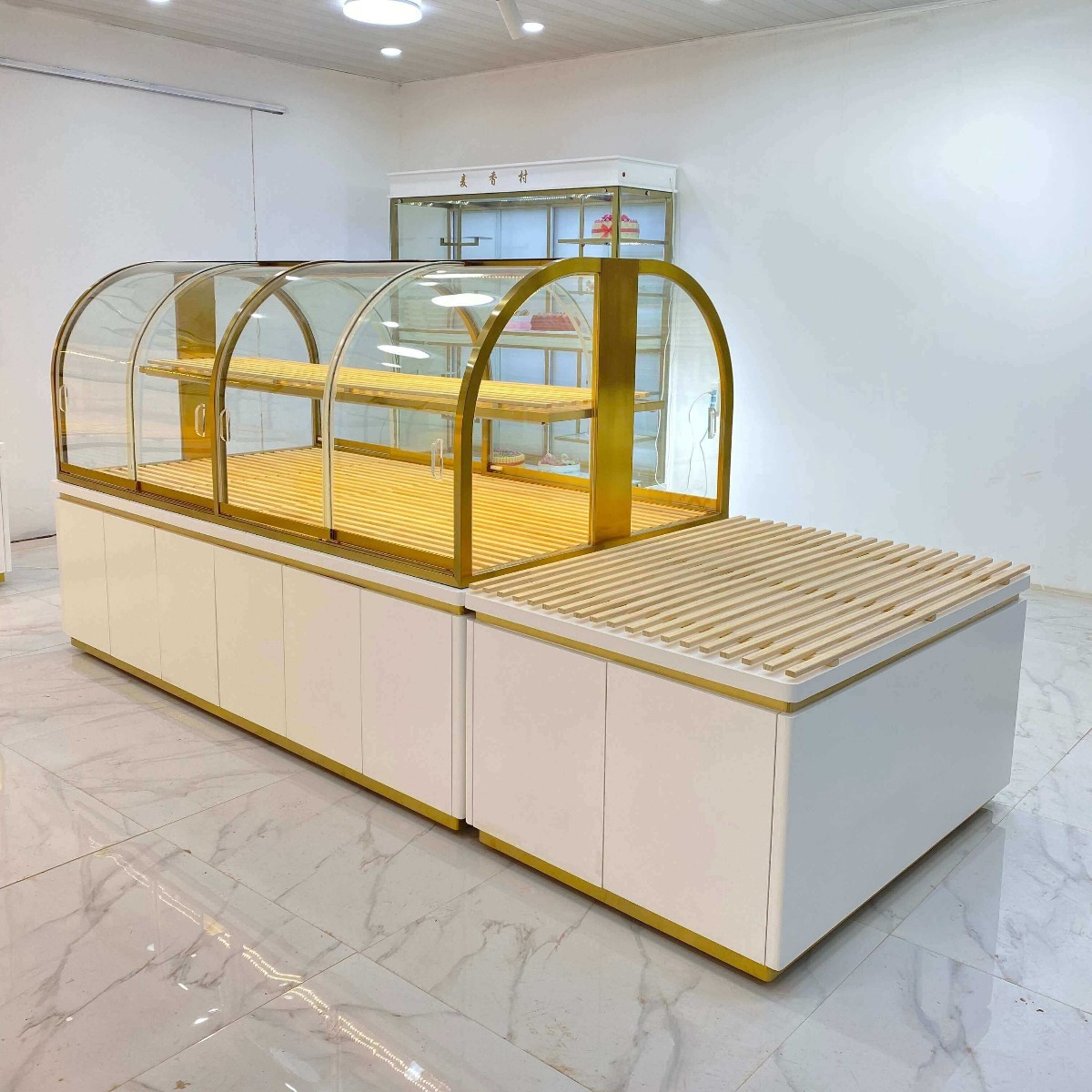 bakery display showcase