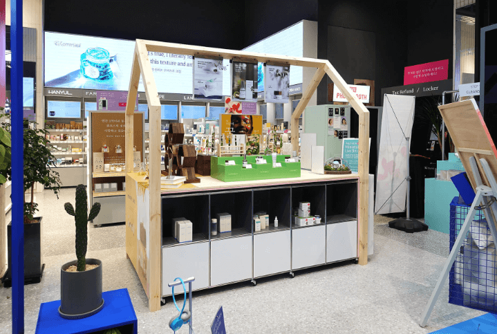 Cosmetic indoor kiosk 